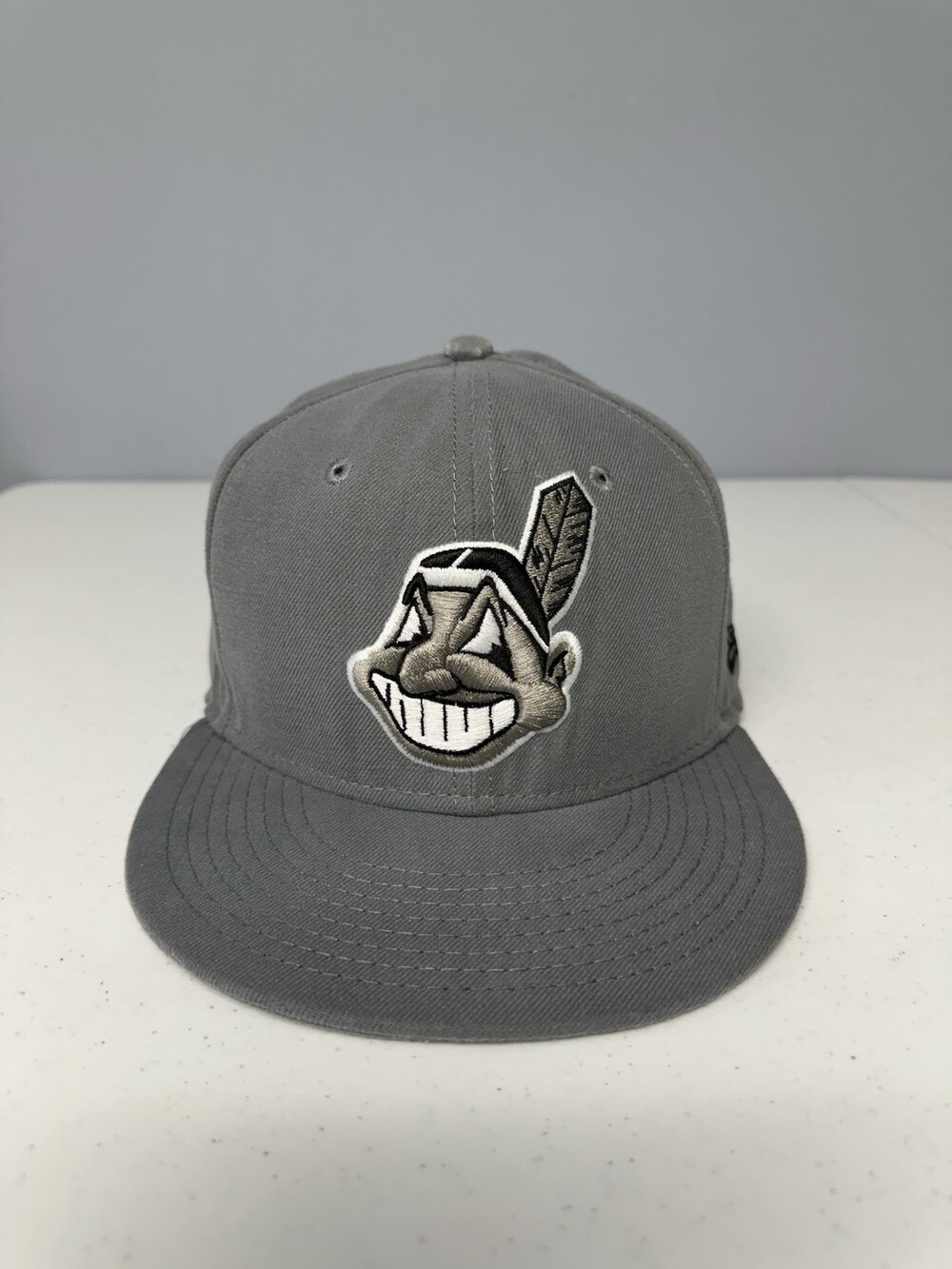 New Era Cleveland Indians Gray Alternate, On-Field 59Fifty Fitted Hat 7 3/8, MLB